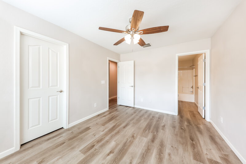 1,975/Mo, 10043 N 115th Dr Youngtown, AZ 85363 Main Bedroom View 2