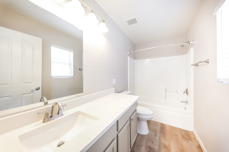 1,975/Mo, 10043 N 115th Dr Youngtown, AZ 85363 Main Bathroom View