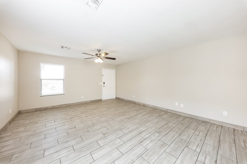 1,910/Mo, 11522 W Wethersfield Rd El Mirage, AZ 85335 Living Room View 2