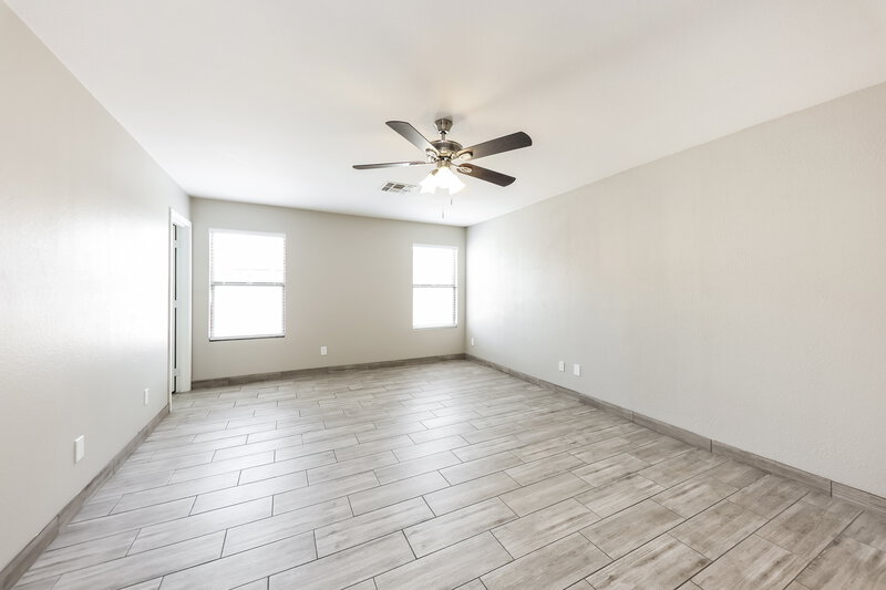 1,910/Mo, 11522 W Wethersfield Rd El Mirage, AZ 85335 Main Bathroom View