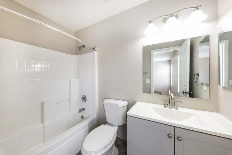 1,910/Mo, 11522 W Wethersfield Rd El Mirage, AZ 85335 Main Bathroom View 3