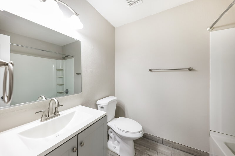 1,910/Mo, 11522 W Wethersfield Rd El Mirage, AZ 85335 Bathroom View