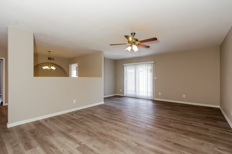 2,180/Mo, 5719 W Redfield Rd Glendale, AZ 85306 Living Room View 2