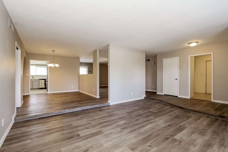 2,180/Mo, 5719 W Redfield Rd Glendale, AZ 85306 Living Room View 3