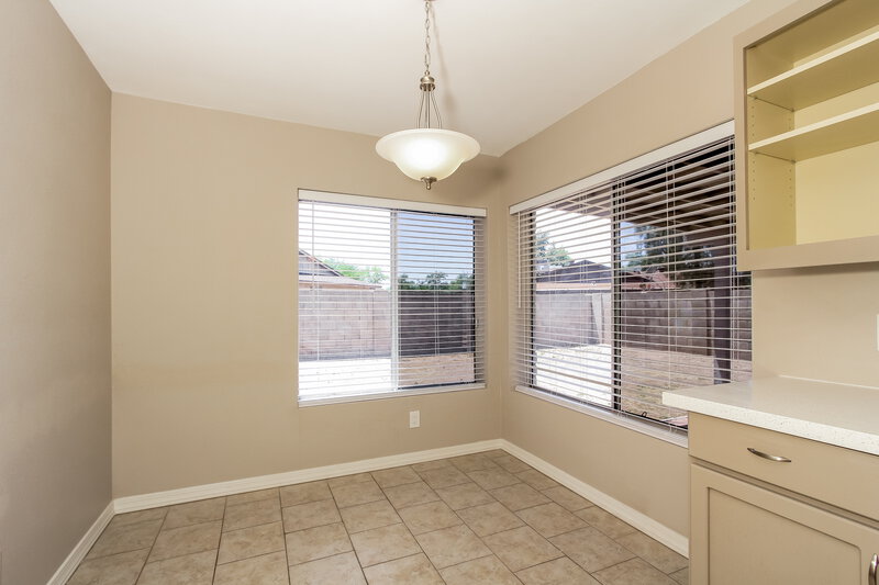 2,180/Mo, 5719 W Redfield Rd Glendale, AZ 85306 Dining Room View
