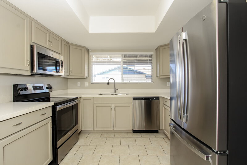 2,180/Mo, 5719 W Redfield Rd Glendale, AZ 85306 Kitchen View
