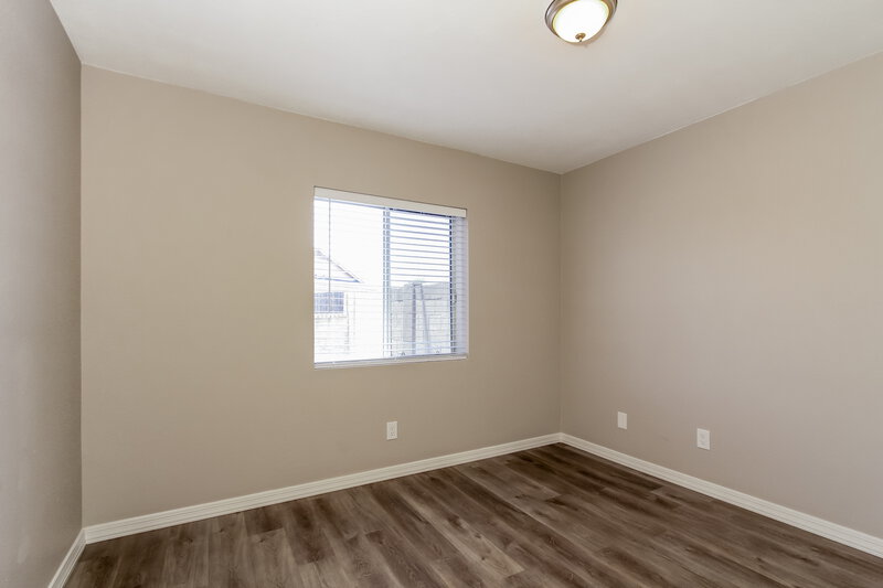 2,180/Mo, 5719 W Redfield Rd Glendale, AZ 85306 Living Room View 4
