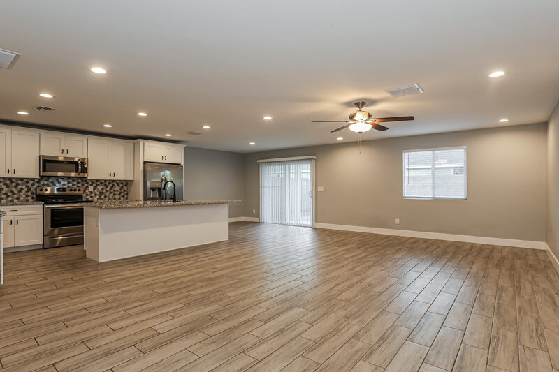 2,165/Mo, 4920 S 23rd Ave Phoenix, AZ 85041 Living Room View 2