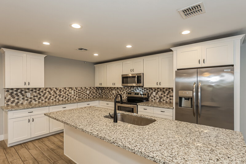 2,165/Mo, 4920 S 23rd Ave Phoenix, AZ 85041 Kitchen View