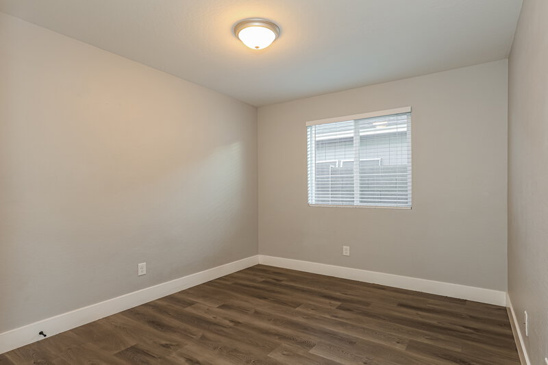 2,165/Mo, 4920 S 23rd Ave Phoenix, AZ 85041 Bedroom View