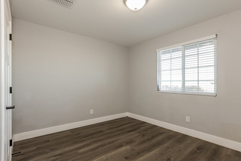 2,165/Mo, 4920 S 23rd Ave Phoenix, AZ 85041 Bedroom View 2