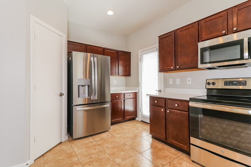 2,710/Mo, 937 E Agua Fria Ln Avondale, AZ 85323 Kitchen View 2