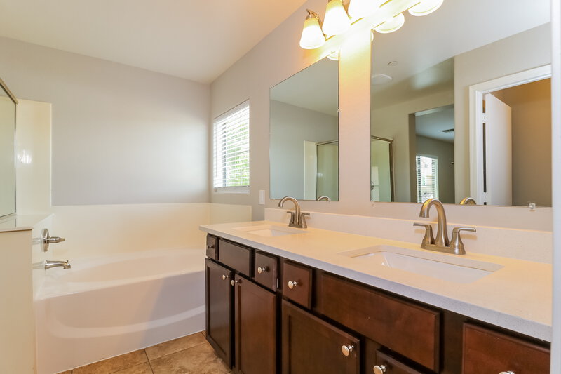 2,710/Mo, 937 E Agua Fria Ln Avondale, AZ 85323 Main Bathroom View