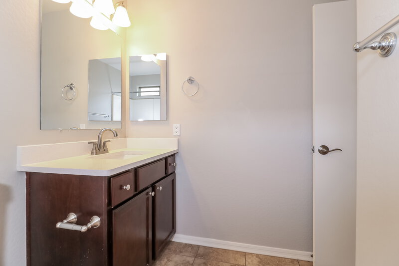 2,710/Mo, 937 E Agua Fria Ln Avondale, AZ 85323 Bathroom View