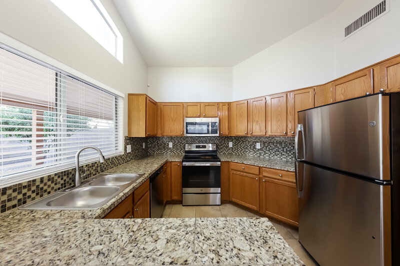 2,305/Mo, 4116 E Coolbrook Ave Phoenix, AZ 85032 Kitchen View 2