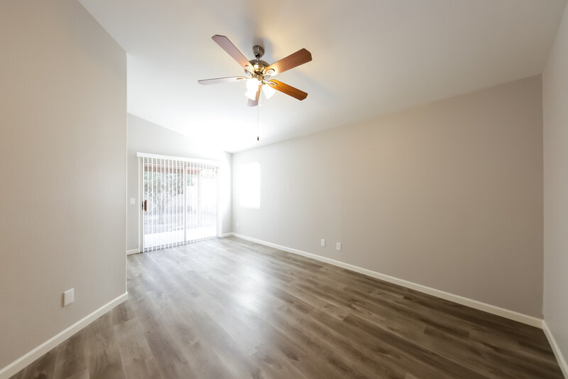 2,305/Mo, 4116 E Coolbrook Ave Phoenix, AZ 85032 Main Bedroom View 2