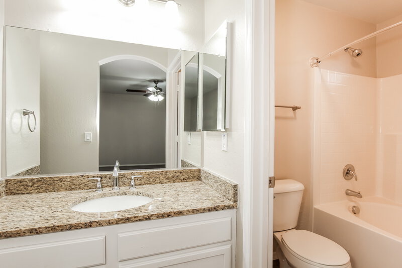 2,165/Mo, 11327 W Brittlewood Dr Phoenix, AZ 85037 Main Bathroom View