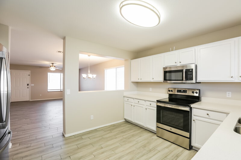2,015/Mo, 9243 E Carmel Ave Mesa, AZ 85208 Kitchen View 2