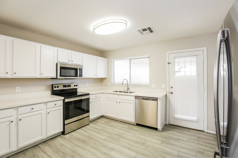 2,015/Mo, 9243 E Carmel Ave Mesa, AZ 85208 Kitchen View 3