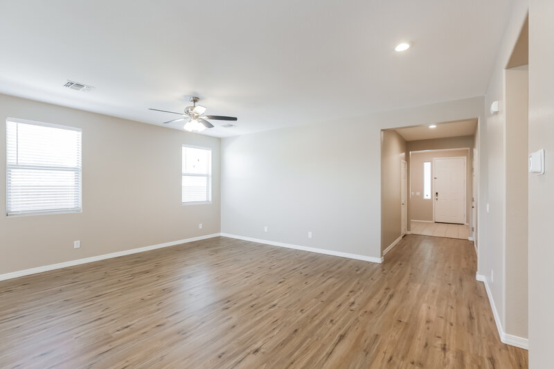 2,355/Mo, 6421 S 47th Dr Laveen, AZ 85339 Living Room View 2
