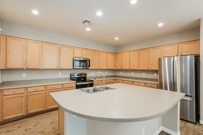 2,355/Mo, 6421 S 47th Dr Laveen, AZ 85339 Kitchen View