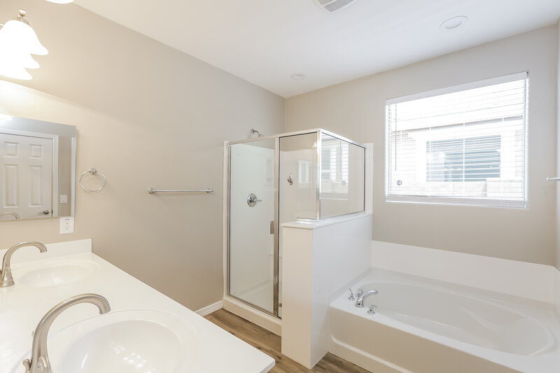 2,355/Mo, 6421 S 47th Dr Laveen, AZ 85339 Main Bathroom View