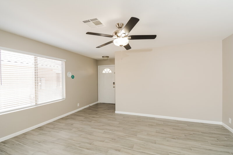2,095/Mo, 15742 W Elm St Surprise, AZ 85374 Living Room View