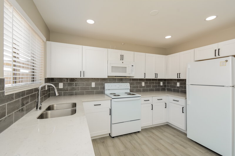 2,095/Mo, 15742 W Elm St Surprise, AZ 85374 Kitchen View