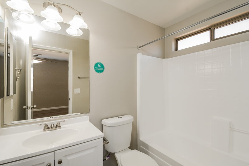 2,095/Mo, 15742 W Elm St Surprise, AZ 85374 Main Bathroom View