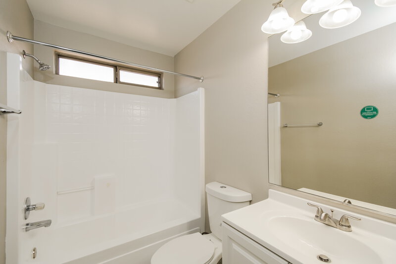 2,095/Mo, 15742 W Elm St Surprise, AZ 85374 Bathroom View