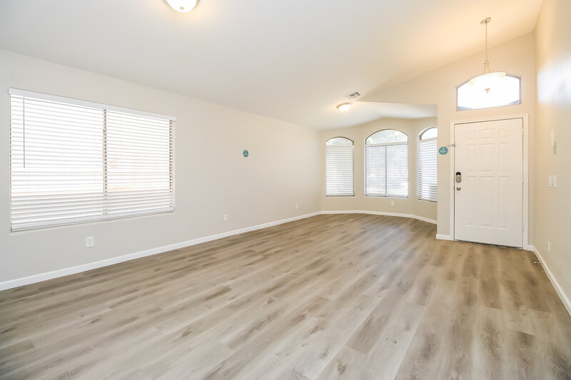 1,795/Mo, 729 E Beargrass Pl San Tan Valley, AZ 85143 Living Room View