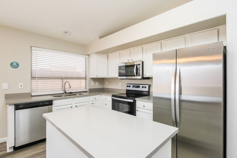 1,795/Mo, 729 E Beargrass Pl San Tan Valley, AZ 85143 Kitchen View