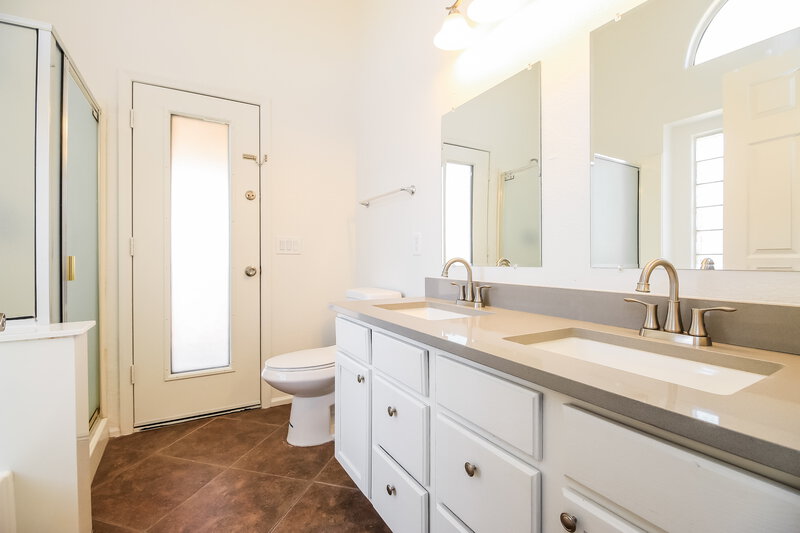 1,795/Mo, 729 E Beargrass Pl San Tan Valley, AZ 85143 Main Bathroom View