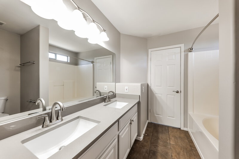 1,945/Mo, 12557 W Mandalay Ln El Mirage, AZ 85335 Main Bathroom View