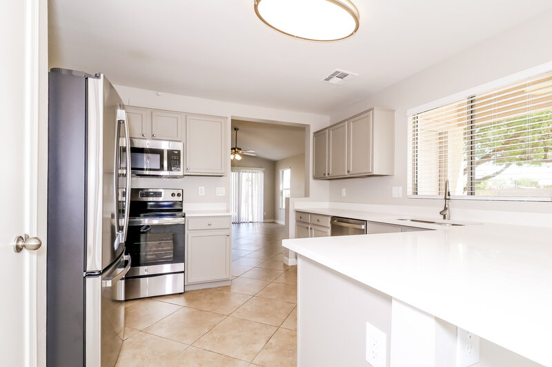 1,640/Mo, 14309 N 125th Dr El Mirage, AZ 85335 Kitchen View