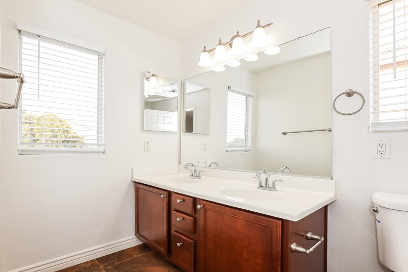 2,070/Mo, 6635 E Virginia St Mesa, AZ 85215 Main Bathroom View