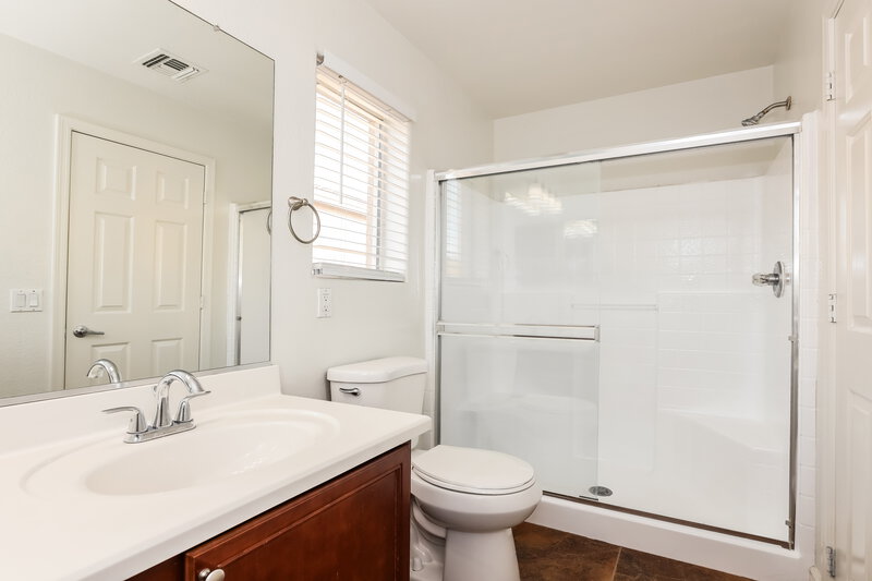2,070/Mo, 6635 E Virginia St Mesa, AZ 85215 Main Bathroom View 2