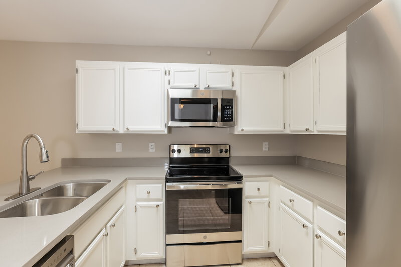 2,435/Mo, 4517 E Rosemonte Dr Phoenix, AZ 85050 Kitchen View 2