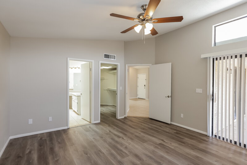 2,435/Mo, 4517 E Rosemonte Dr Phoenix, AZ 85050 Main Bedroom View 2