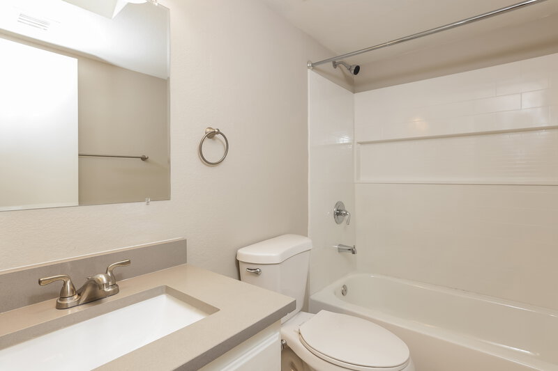 2,435/Mo, 4517 E Rosemonte Dr Phoenix, AZ 85050 Bathroom View