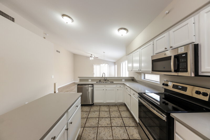 2,655/Mo, 7418 W Lone Cactus Dr Glendale, AZ 85308 Kitchen View 2