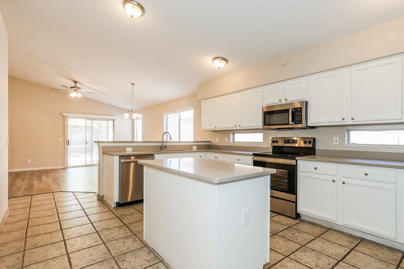 2,295/Mo, 7418 W Lone Cactus Dr Glendale, AZ 85308 Kitchen View