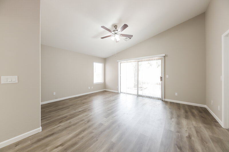 2,655/Mo, 7418 W Lone Cactus Dr Glendale, AZ 85308 Family Room View