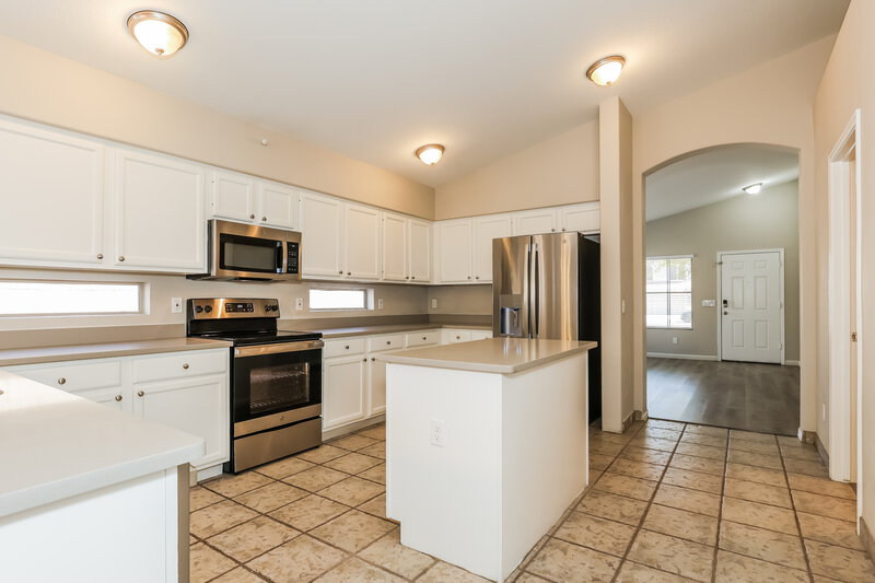 2,295/Mo, 7418 W Lone Cactus Dr Glendale, AZ 85308 Kitchen View 2