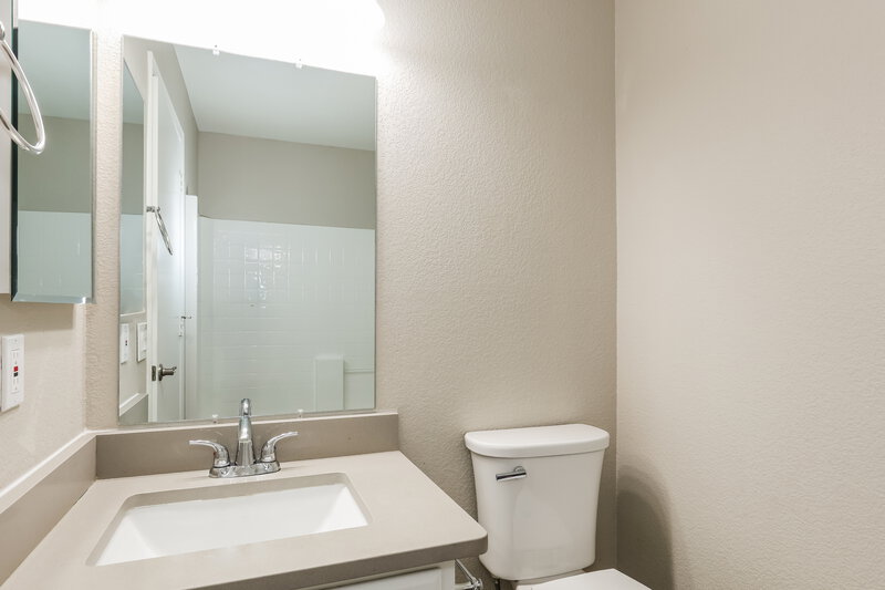 2,295/Mo, 7418 W Lone Cactus Dr Glendale, AZ 85308 Bathroom View
