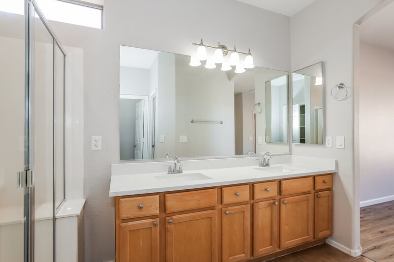 1,890/Mo, 8842 W Hilton Ave Tolleson, AZ 85353 Main Bathroom View
