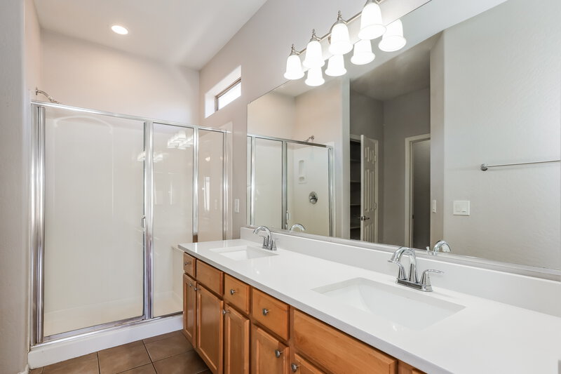 1,890/Mo, 8842 W Hilton Ave Tolleson, AZ 85353 Main Bathroom View 2