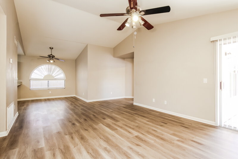 2,180/Mo, 7522 W Kerry Ln Glendale, AZ 85308 Living Room View