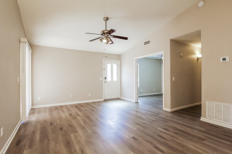 2,180/Mo, 7522 W Kerry Ln Glendale, AZ 85308 Living Room View 3