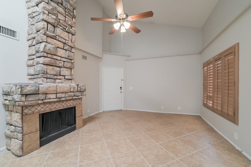 2,030/Mo, 14231 N 50th Ave Glendale, AZ 85306 Living Room View